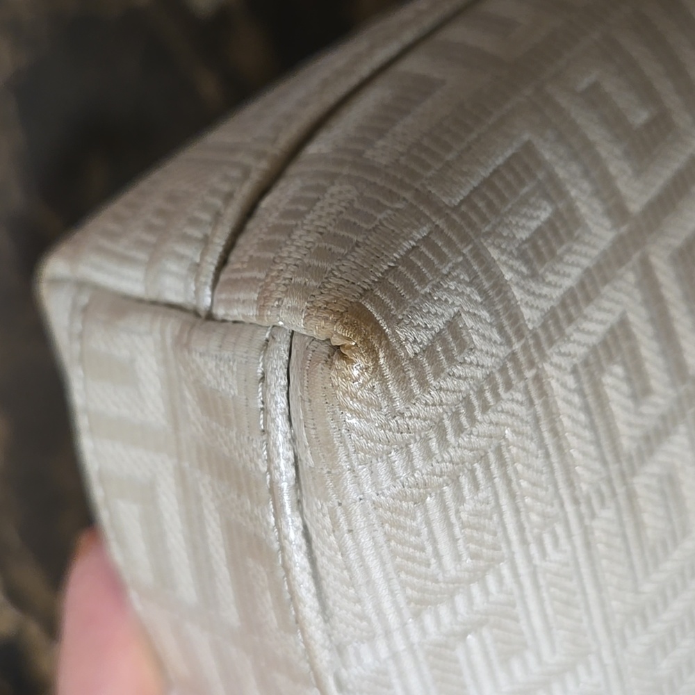 AUTHENTIC Givenchy Textured Cream Pouch with Gold Zipper - Picture 4 of 10